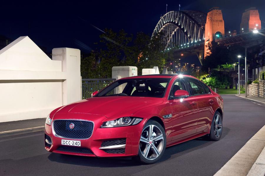  Jaguar XF R-Sport 2016 года  (AU) (фото 13 из 26)